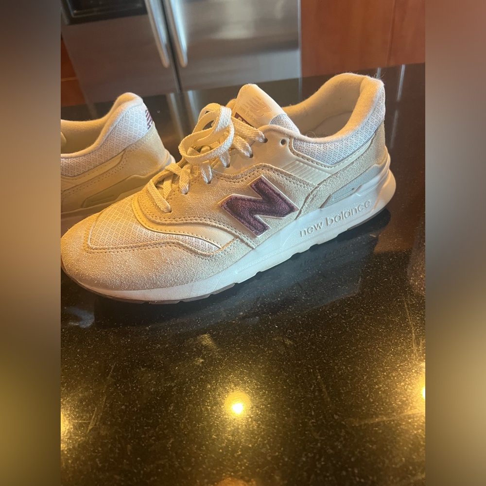 New balance woman’s sneakers 997h size 10